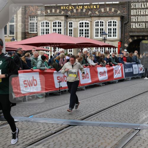 05.10.2025 - 20. swb-Marathon Bremen Yannick Fuchs http://msf.ph/oto/9245322 05.10.2025 11:11:39 Ziel 10320, 11030, 11083 meine-sportfotos.de