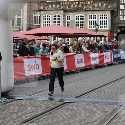 05.10.2025 - 20. swb-Marathon Bremen Yannick Fuchs http://msf.ph/oto/9245341 05.10.2025 11:11:40 Ziel 9453, 10264, 10320, 11030, 11083, 11191 meine-sportfotos.de