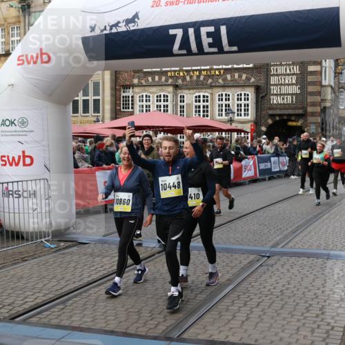05.10.2025 - 20. swb-Marathon Bremen Yannick Fuchs http://msf.ph/oto/9245352 05.10.2025 11:10:02 Ziel 9410, 9685, 9760, 9972, 10448, 10827, 10860, 11219, 11381, 11486, 11748 meine-sportfotos.de