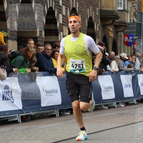 05.10.2025 - 20. swb-Marathon Bremen Strokosch-Dieckow http://msf.ph/oto/9245353 05.10.2025 12:46:38 Ziel 4251 meine-sportfotos.de