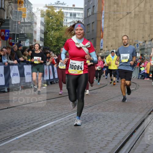 05.10.2025 - 20. swb-Marathon Bremen Strokosch-Dieckow http://msf.ph/oto/9245354 05.10.2025 10:58:24 Ziel 9433, 9608, 9820, 10055, 10084, 10408, 10586, 11181, 11184, 11291, 11495, 11591, 11700, 11724 meine-sportfotos.de