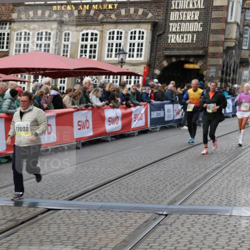 05.10.2025 - 20. swb-Marathon Bremen Yannick Fuchs http://msf.ph/oto/9245359 05.10.2025 11:11:40 Ziel 9453, 10264, 10320, 11030, 11083, 11191 meine-sportfotos.de