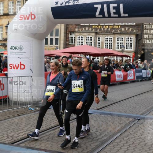 05.10.2025 - 20. swb-Marathon Bremen Yannick Fuchs http://msf.ph/oto/9245402 05.10.2025 11:10:03 Ziel 9410, 9685, 9760, 9972, 10435, 10448, 10515, 10827, 10860, 10885, 11219, 11381, 11405, 11486, 11748 meine-sportfotos.de