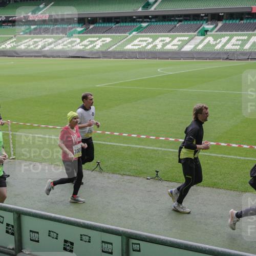 05.10.2025 - 20. swb-Marathon Bremen Michael Burmester http://msf.ph/oto/9245421 05.10.2025 10:37:17 Laufen im Stadion 7776, 7777, 9177, 9208, 9246, 9271, 9272, 9294, 9305, 9360, 9363, 9381, 9473, 9531, 9532, 9600, 9603, 9604, 9655, 9673, 9692, 9802, 9812, 9827, 9839, 9841, 9913, 9979, 10004, 10026, 10030, 10067, 10071, 10093, 10158, 10209, 10217, 10265, 10271, 10290, 10291, 10345, 10370, 10477, 10489, 10492, 10508, 10518, 10562, 10571, 10588, 10615, 10656, 10679, 10762, 10771, 10777, 10809, 10821, 10837, 10872, 10876, 10995, 11124, 11184, 11223, 11251, 11415, 9215 meine-sportfotos.de
