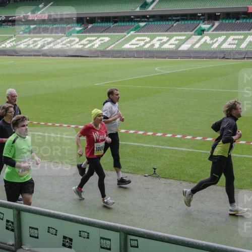 05.10.2025 - 20. swb-Marathon Bremen Michael Burmester http://msf.ph/oto/9245434 05.10.2025 10:37:17 Laufen im Stadion 7776, 7777, 9177, 9208, 9246, 9271, 9272, 9294, 9305, 9360, 9363, 9381, 9473, 9531, 9532, 9600, 9603, 9604, 9655, 9673, 9692, 9802, 9812, 9827, 9839, 9841, 9913, 9979, 10004, 10026, 10030, 10067, 10071, 10093, 10158, 10209, 10217, 10265, 10271, 10290, 10291, 10345, 10370, 10477, 10489, 10492, 10508, 10518, 10562, 10571, 10588, 10615, 10656, 10679, 10762, 10771, 10777, 10809, 10821, 10837, 10872, 10876, 10995, 11124, 11184, 11223, 11251, 11415, 9215 meine-sportfotos.de