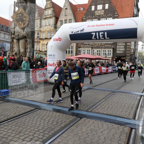 05.10.2025 - 20. swb-Marathon Bremen Yannick Fuchs http://msf.ph/oto/9245442 05.10.2025 11:10:03 Ziel 9410, 9685, 9760, 9972, 10435, 10448, 10515, 10827, 10860, 10885, 11219, 11381, 11405, 11486, 11748 meine-sportfotos.de