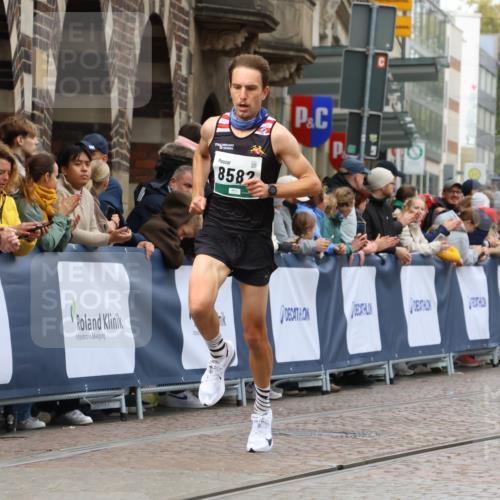 05.10.2025 - 20. swb-Marathon Bremen Strokosch-Dieckow http://msf.ph/oto/9245502 05.10.2025 12:46:51 Ziel 1571, 8582 meine-sportfotos.de