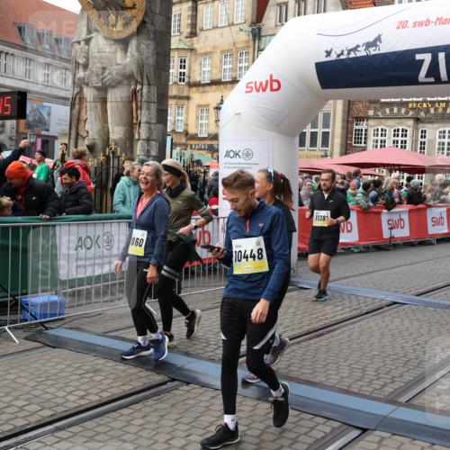 05.10.2025 - 20. swb-Marathon Bremen Yannick Fuchs http://msf.ph/oto/9245515 05.10.2025 11:10:04 Ziel 9288, 9410, 9685, 9760, 9972, 10435, 10448, 10515, 10827, 10860, 10885, 11219, 11381, 11405, 11486, 11748 meine-sportfotos.de