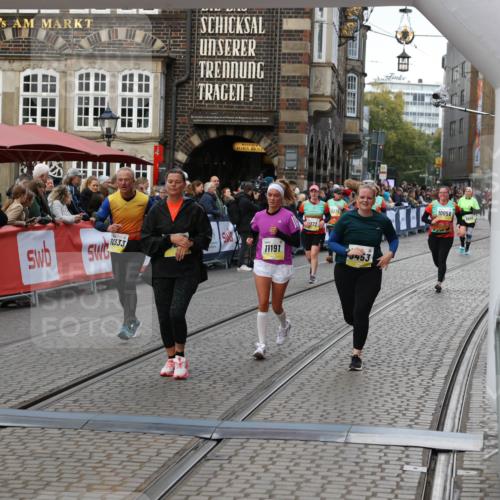 05.10.2025 - 20. swb-Marathon Bremen Yannick Fuchs http://msf.ph/oto/9245519 05.10.2025 11:11:42 Ziel 9453, 10264, 10320, 10333, 11030, 11191 meine-sportfotos.de