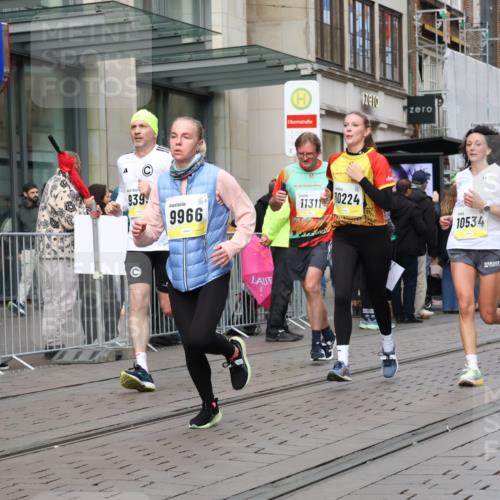 05.10.2025 - 20. swb-Marathon Bremen Strokosch-Dieckow http://msf.ph/oto/9245526 05.10.2025 10:50:37 Ziel 7733, 9199, 9251, 9256, 9277, 9287, 9399, 9416, 9425, 9630, 9658, 9663, 9715, 9742, 9888, 9894, 9966, 9969, 9975, 10029, 10043, 10206, 10224, 10226, 10227, 10254, 10279, 10378, 10479, 10534, 10669, 10689, 10698, 10743, 10932, 11061, 11220, 11279, 11311, 11391, 11543, 11573, 7733, 9199, 9251, 9256, 9277, 9287, 9399, 9416, 9425, 9630, 9658, 9663, 9715, 9742, 9888, 9894, 9966, 9969, 9975, 10029, 10043, 10206, 10224, 10226, 10227 meine-sportfotos.de