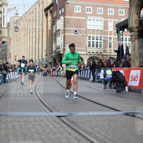 05.10.2025 - 20. swb-Marathon Bremen Yannick Fuchs http://msf.ph/oto/9245529 05.10.2025 10:42:28 Ziel 9700, 9775, 10375, 11217, 11230, 11422 meine-sportfotos.de