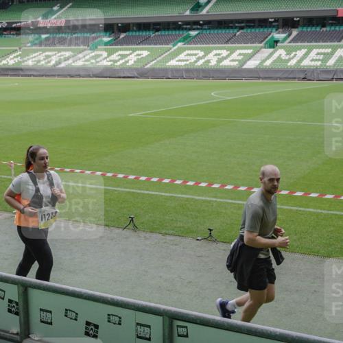 05.10.2025 - 20. swb-Marathon Bremen Michael Burmester http://msf.ph/oto/9245542 05.10.2025 10:37:21 Laufen im Stadion 7776, 7777, 9177, 9208, 9246, 9271, 9272, 9294, 9305, 9360, 9363, 9381, 9473, 9531, 9532, 9600, 9603, 9604, 9655, 9673, 9692, 9802, 9812, 9839, 9841, 9893, 9913, 9979, 10004, 10026, 10030, 10067, 10071, 10158, 10217, 10265, 10271, 10290, 10291, 10345, 10370, 10477, 10489, 10492, 10508, 10510, 10518, 10562, 10571, 10588, 10615, 10656, 10679, 10762, 10771, 10777, 10809, 10821, 10837, 10872, 10876, 10995, 11001, 11121, 11124, 11183, 11184, 11223, 11251, 11415 meine-sportfotos.de