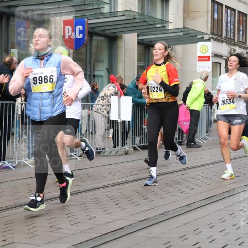 05.10.2025 - 20. swb-Marathon Bremen Strokosch-Dieckow http://msf.ph/oto/9245552 05.10.2025 10:50:38 Ziel 7733, 9199, 9251, 9256, 9277, 9287, 9399, 9416, 9425, 9630, 9658, 9663, 9715, 9742, 9888, 9894, 9966, 9975, 10029, 10206, 10224, 10226, 10227, 10254, 10279, 10378, 10479, 10534, 10669, 10689, 10698, 10743, 10932, 11061, 11220, 11279, 11311, 11391, 11543, 11573, 7733, 9199, 9251, 9256, 9277, 9287, 9399, 9416, 9425, 9630, 9658, 9663, 9715, 9742, 9888, 9894, 9966, 9975, 10029, 10206, 10224, 10226, 10227 meine-sportfotos.de