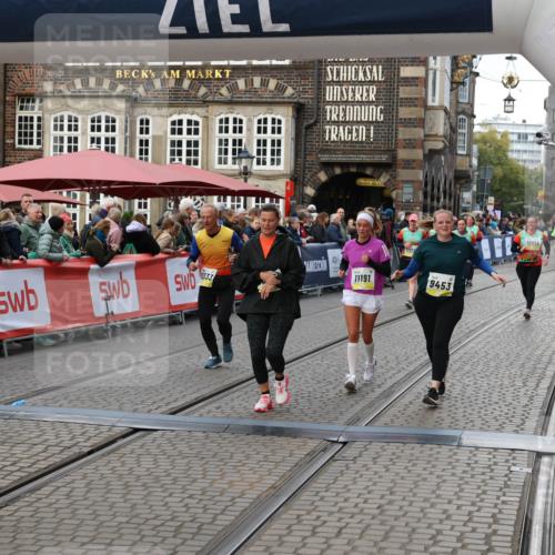 05.10.2025 - 20. swb-Marathon Bremen Yannick Fuchs http://msf.ph/oto/9245555 05.10.2025 11:11:43 Ziel 9453, 10058, 10264, 10320, 10333, 11030, 11191 meine-sportfotos.de
