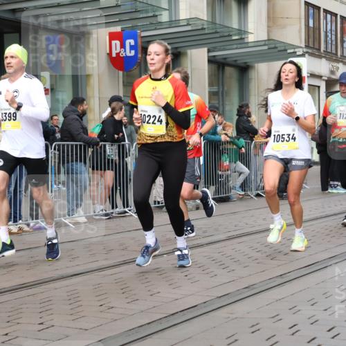 05.10.2025 - 20. swb-Marathon Bremen Strokosch-Dieckow http://msf.ph/oto/9245564 05.10.2025 10:50:39 Ziel 7733, 9199, 9251, 9256, 9277, 9287, 9399, 9416, 9425, 9630, 9658, 9663, 9715, 9742, 9888, 9894, 9966, 9975, 10029, 10206, 10224, 10226, 10227, 10254, 10279, 10378, 10479, 10534, 10669, 10689, 10698, 10743, 10932, 11061, 11220, 11279, 11311, 11391, 11573, 7733, 9199, 9251, 9256, 9277, 9287, 9399, 9416, 9425, 9630, 9658, 9663, 9715, 9742, 9888, 9894, 9966, 9975, 10029, 10206, 10224, 10226, 10227 meine-sportfotos.de