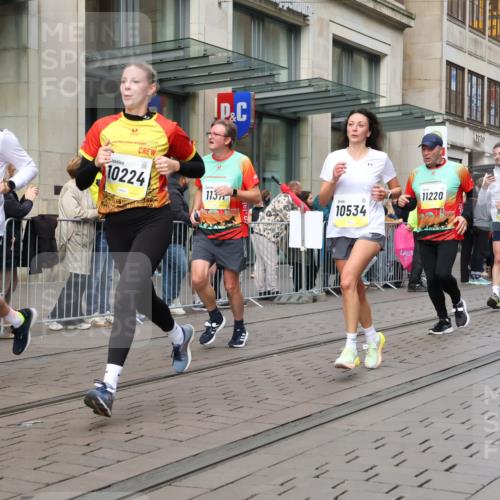 05.10.2025 - 20. swb-Marathon Bremen Strokosch-Dieckow http://msf.ph/oto/9245578 05.10.2025 10:50:39 Ziel 7733, 9199, 9251, 9256, 9277, 9287, 9399, 9416, 9425, 9630, 9658, 9663, 9715, 9742, 9888, 9894, 9966, 9975, 10029, 10206, 10224, 10226, 10227, 10254, 10279, 10378, 10479, 10534, 10669, 10689, 10698, 10743, 10932, 11061, 11220, 11279, 11311, 11391, 11573, 7733, 9199, 9251, 9256, 9277, 9287, 9399, 9416, 9425, 9630, 9658, 9663, 9715, 9742, 9888, 9894, 9966, 9975, 10029, 10206, 10224, 10226, 10227 meine-sportfotos.de