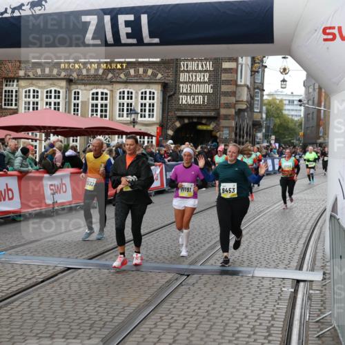 05.10.2025 - 20. swb-Marathon Bremen Yannick Fuchs http://msf.ph/oto/9245579 05.10.2025 11:11:43 Ziel 9453, 10058, 10264, 10320, 10333, 11030, 11191 meine-sportfotos.de