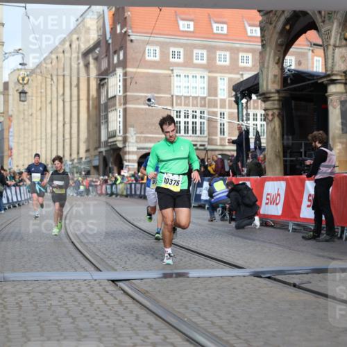 05.10.2025 - 20. swb-Marathon Bremen Yannick Fuchs http://msf.ph/oto/9245588 05.10.2025 10:42:29 Ziel 9700, 9775, 10208, 10375, 11217, 11230 meine-sportfotos.de