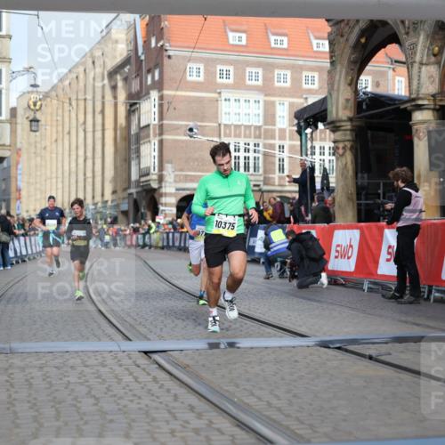 05.10.2025 - 20. swb-Marathon Bremen Yannick Fuchs http://msf.ph/oto/9245603 05.10.2025 10:42:29 Ziel 9700, 9775, 10208, 10375, 11217, 11230 meine-sportfotos.de