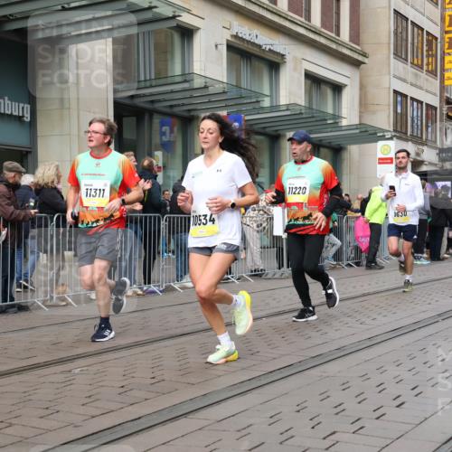 05.10.2025 - 20. swb-Marathon Bremen Strokosch-Dieckow http://msf.ph/oto/9245610 05.10.2025 10:50:40 Ziel 7733, 9199, 9251, 9256, 9277, 9287, 9399, 9416, 9425, 9630, 9663, 9715, 9888, 9894, 9966, 9975, 10029, 10206, 10215, 10224, 10226, 10227, 10254, 10378, 10534, 10669, 10689, 10698, 10743, 10932, 11061, 11220, 11279, 11311, 11391, 11573, 7733, 9199, 9251, 9256, 9277, 9287, 9399, 9416, 9425, 9630, 9663, 9715, 9888, 9894, 9966, 9975, 10029, 10206, 10215, 10224, 10226, 10227 meine-sportfotos.de