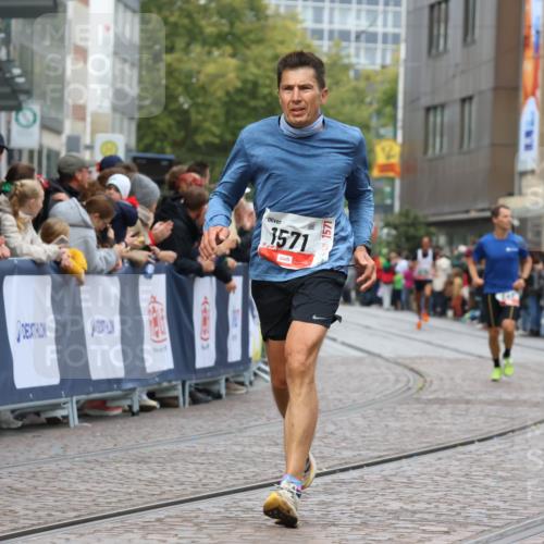 05.10.2025 - 20. swb-Marathon Bremen Strokosch-Dieckow http://msf.ph/oto/9245635 05.10.2025 12:46:57 Ziel 1571, 6957 meine-sportfotos.de