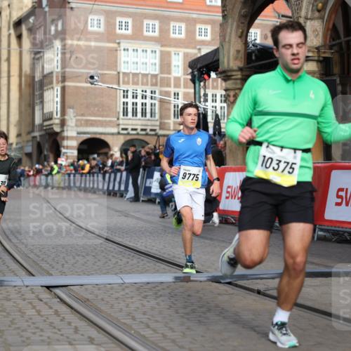 05.10.2025 - 20. swb-Marathon Bremen Yannick Fuchs http://msf.ph/oto/9245636 05.10.2025 10:42:30 Ziel 9700, 9775, 10208, 10375, 11230 meine-sportfotos.de