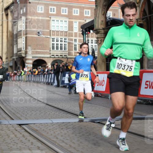 05.10.2025 - 20. swb-Marathon Bremen Yannick Fuchs http://msf.ph/oto/9245642 05.10.2025 10:42:30 Ziel 9700, 9775, 10208, 10375, 11230 meine-sportfotos.de