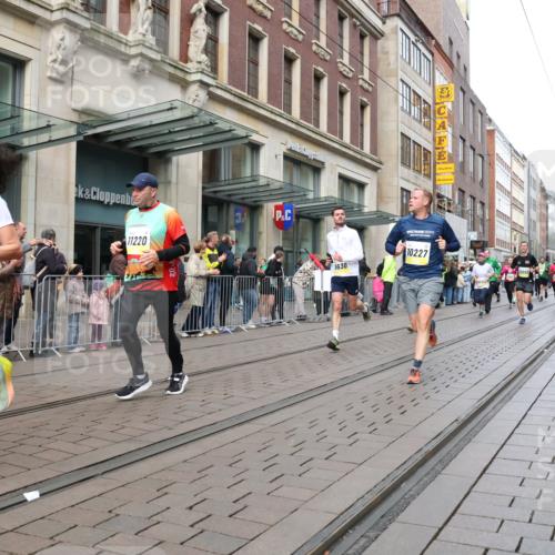 05.10.2025 - 20. swb-Marathon Bremen Strokosch-Dieckow http://msf.ph/oto/9245648 05.10.2025 10:50:41 Ziel 7733, 9199, 9251, 9256, 9277, 9287, 9399, 9416, 9425, 9630, 9663, 9715, 9888, 9894, 9906, 9966, 9975, 10029, 10206, 10215, 10222, 10224, 10226, 10227, 10254, 10378, 10534, 10669, 10689, 10698, 10743, 10932, 11061, 11220, 11279, 11311, 11391, 11573, 7733, 9199, 9251, 9256, 9277, 9287, 9399, 9416, 9425, 9630, 9663, 9715, 9888, 9894, 9906, 9966, 9975, 10029, 10206, 10215, 10222, 10224, 10226, 10227 meine-sportfotos.de