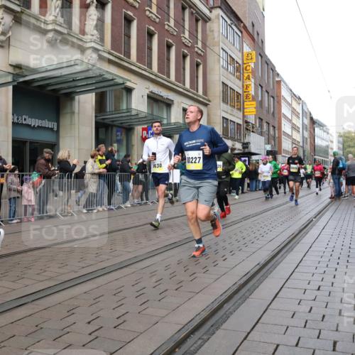 05.10.2025 - 20. swb-Marathon Bremen Strokosch-Dieckow http://msf.ph/oto/9245657 05.10.2025 10:50:41 Ziel 7733, 9199, 9251, 9256, 9277, 9287, 9399, 9416, 9425, 9630, 9663, 9715, 9888, 9894, 9906, 9966, 9975, 10029, 10206, 10215, 10222, 10224, 10226, 10227, 10254, 10378, 10534, 10669, 10689, 10698, 10743, 10932, 11061, 11220, 11279, 11311, 11391, 11573, 7733, 9199, 9251, 9256, 9277, 9287, 9399, 9416, 9425, 9630, 9663, 9715, 9888, 9894, 9906, 9966, 9975, 10029, 10206, 10215, 10222, 10224, 10226, 10227 meine-sportfotos.de
