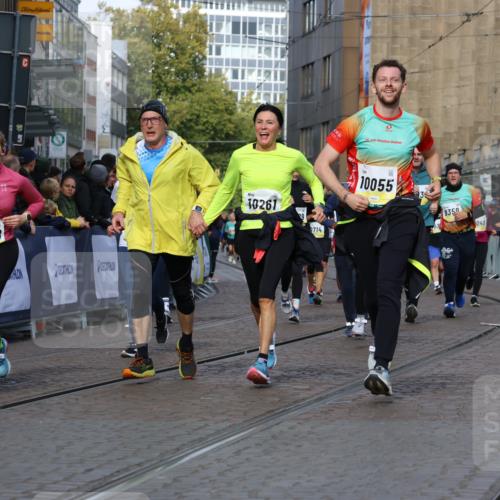 05.10.2025 - 20. swb-Marathon Bremen Strokosch-Dieckow http://msf.ph/oto/9245658 05.10.2025 10:58:30 Ziel 9430, 9433, 9472, 9529, 9766, 9820, 9913, 10049, 10055, 10261, 10285, 10408, 10513, 10936, 10988, 11291, 11591, 11700 meine-sportfotos.de
