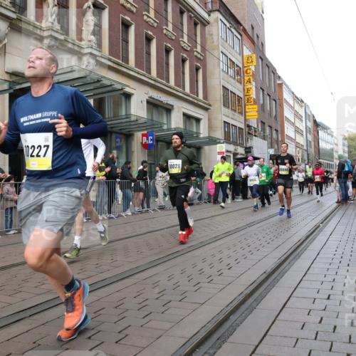 05.10.2025 - 20. swb-Marathon Bremen Strokosch-Dieckow http://msf.ph/oto/9245677 05.10.2025 10:50:42 Ziel 7733, 9199, 9256, 9287, 9399, 9416, 9425, 9630, 9663, 9715, 9894, 9906, 9966, 9975, 10029, 10206, 10215, 10222, 10224, 10226, 10227, 10254, 10378, 10534, 10669, 10689, 10698, 10743, 10932, 11061, 11220, 11279, 11311, 11391, 11573, 7733, 9199, 9256, 9287, 9399, 9416, 9425, 9630, 9663, 9715, 9894, 9906, 9966, 9975, 10029, 10206, 10215, 10222, 10224, 10226, 10227 meine-sportfotos.de