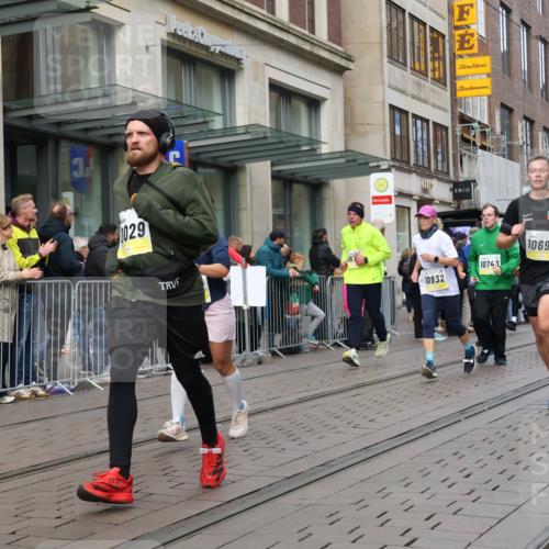 05.10.2025 - 20. swb-Marathon Bremen Strokosch-Dieckow http://msf.ph/oto/9245698 05.10.2025 10:50:42 Ziel 7733, 9199, 9256, 9287, 9399, 9416, 9425, 9630, 9663, 9715, 9894, 9906, 9966, 9975, 10029, 10206, 10215, 10222, 10224, 10226, 10227, 10254, 10378, 10534, 10669, 10689, 10698, 10743, 10932, 11061, 11220, 11279, 11311, 11391, 11573, 7733, 9199, 9256, 9287, 9399, 9416, 9425, 9630, 9663, 9715, 9894, 9906, 9966, 9975, 10029, 10206, 10215, 10222, 10224, 10226, 10227 meine-sportfotos.de