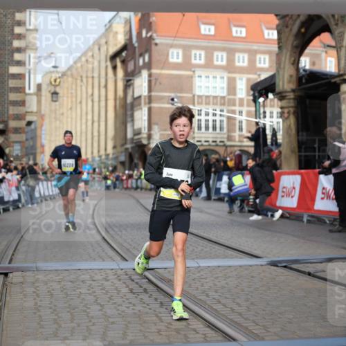 05.10.2025 - 20. swb-Marathon Bremen Yannick Fuchs http://msf.ph/oto/9245748 05.10.2025 10:42:31 Ziel 9700, 9775, 10208, 10375, 11230 meine-sportfotos.de