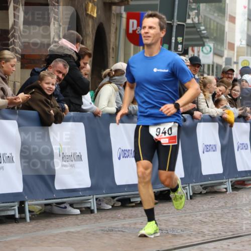 05.10.2025 - 20. swb-Marathon Bremen Strokosch-Dieckow http://msf.ph/oto/9245753 05.10.2025 12:47:05 Ziel 940, 6957, 7259 meine-sportfotos.de