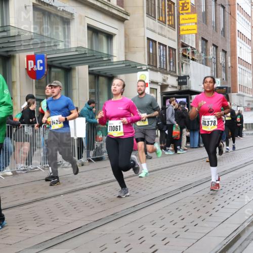 05.10.2025 - 20. swb-Marathon Bremen Strokosch-Dieckow http://msf.ph/oto/9245772 05.10.2025 10:50:45 Ziel 9199, 9256, 9287, 9399, 9416, 9425, 9630, 9663, 9894, 9906, 9966, 10029, 10206, 10215, 10222, 10226, 10227, 10254, 10378, 10432, 10534, 10669, 10698, 10743, 10932, 11061, 11220, 11279, 11311, 11391, 11573, 9199, 9256, 9287, 9399, 9416, 9425, 9630, 9663, 9894, 9906, 9966, 10029, 10206, 10215, 10222, 10226, 10227, 10432 meine-sportfotos.de
