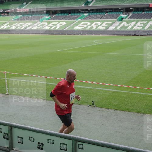 05.10.2025 - 20. swb-Marathon Bremen Michael Burmester http://msf.ph/oto/9245780 05.10.2025 10:37:37 Laufen im Stadion 7621, 7776, 9177, 9208, 9237, 9246, 9305, 9360, 9363, 9365, 9381, 9426, 9448, 9531, 9532, 9536, 9600, 9603, 9642, 9748, 9802, 9839, 9841, 9893, 9979, 10067, 10158, 10194, 10265, 10271, 10274, 10290, 10291, 10301, 10345, 10370, 10471, 10477, 10489, 10508, 10510, 10518, 10562, 10571, 10611, 10615, 10762, 10771, 10777, 10821, 10826, 10829, 10837, 10872, 10876, 10995, 11001, 11050, 11121, 11124, 11150, 11162, 11183, 11184, 11223, 11251, 11415 meine-sportfotos.de