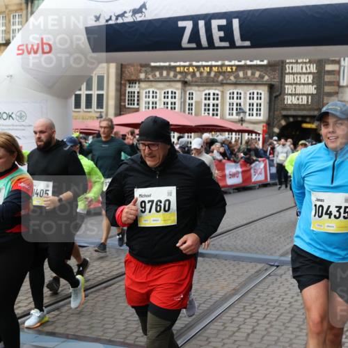 05.10.2025 - 20. swb-Marathon Bremen Yannick Fuchs http://msf.ph/oto/9245792 05.10.2025 11:10:08 Ziel 9288, 9561, 9760, 9972, 10435, 10515, 10659, 10860, 10885, 11381, 11405, 11634, 11748 meine-sportfotos.de