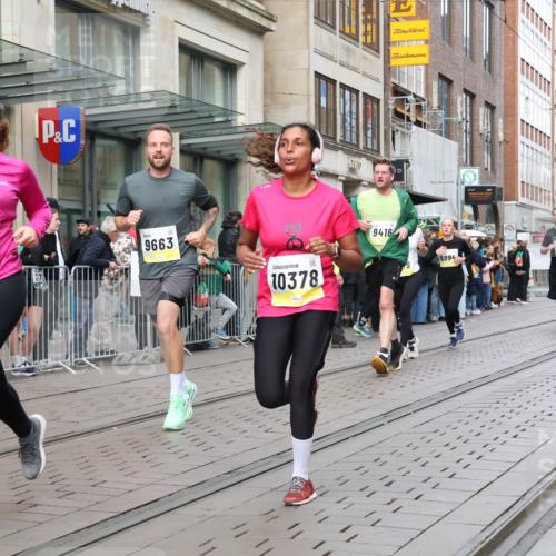 05.10.2025 - 20. swb-Marathon Bremen Strokosch-Dieckow http://msf.ph/oto/9245798 05.10.2025 10:50:46 Ziel 9199, 9256, 9287, 9399, 9416, 9425, 9630, 9663, 9894, 9906, 10029, 10206, 10215, 10222, 10226, 10227, 10254, 10378, 10432, 10534, 10669, 10698, 10743, 10932, 11061, 11220, 11279, 11311, 11391, 11573, 9199, 9256, 9287, 9399, 9416, 9425, 9630, 9663, 9894, 9906, 10029, 10206, 10215, 10222, 10226, 10227, 10432 meine-sportfotos.de