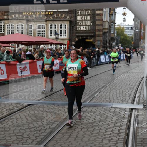 05.10.2025 - 20. swb-Marathon Bremen Yannick Fuchs http://msf.ph/oto/9245812 05.10.2025 11:11:48 Ziel 9453, 9999, 10058, 10235, 10236, 10264, 10333, 11172, 11191 meine-sportfotos.de