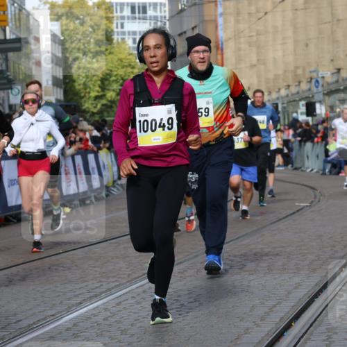 05.10.2025 - 20. swb-Marathon Bremen Strokosch-Dieckow http://msf.ph/oto/9245822 05.10.2025 10:58:38 Ziel 7163, 8585, 9346, 9359, 9370, 9430, 9472, 9529, 9540, 9622, 9714, 9766, 9913, 10049, 10513, 10527, 10591, 10679, 10871, 10936, 11078 meine-sportfotos.de