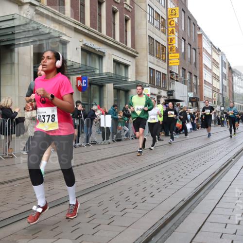 05.10.2025 - 20. swb-Marathon Bremen Strokosch-Dieckow http://msf.ph/oto/9245827 05.10.2025 10:50:47 Ziel 9199, 9256, 9287, 9399, 9416, 9425, 9630, 9663, 9894, 9906, 10029, 10206, 10215, 10222, 10226, 10227, 10254, 10378, 10432, 10534, 10669, 10698, 10743, 10932, 11061, 11279, 11311, 11391, 11573, 9199, 9256, 9287, 9399, 9416, 9425, 9630, 9663, 9894, 9906, 10029, 10206, 10215, 10222, 10226, 10227, 10432 meine-sportfotos.de