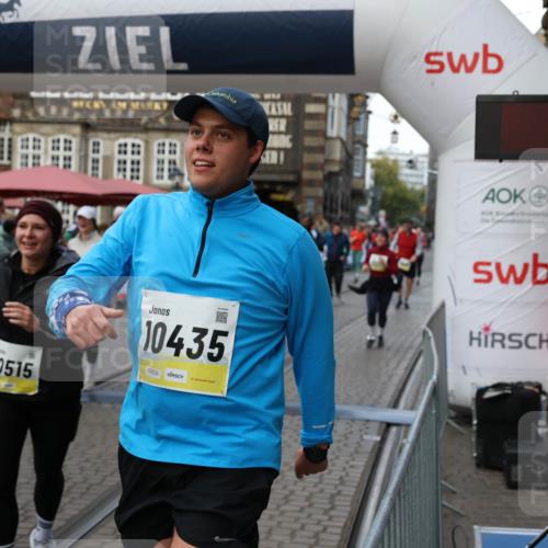 05.10.2025 - 20. swb-Marathon Bremen Yannick Fuchs http://msf.ph/oto/9245844 05.10.2025 11:10:08 Ziel 9288, 9561, 9760, 9972, 10435, 10515, 10659, 10860, 10885, 11381, 11405, 11634, 11748 meine-sportfotos.de