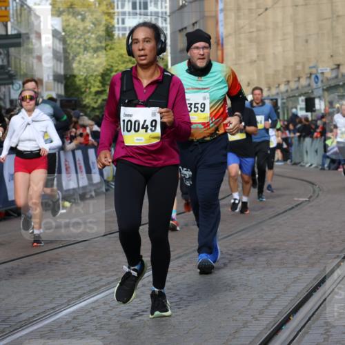 05.10.2025 - 20. swb-Marathon Bremen Strokosch-Dieckow http://msf.ph/oto/9245849 05.10.2025 10:58:38 Ziel 7163, 8585, 9346, 9359, 9370, 9430, 9472, 9529, 9540, 9622, 9714, 9766, 9913, 10049, 10513, 10527, 10591, 10679, 10871, 10936, 11078 meine-sportfotos.de