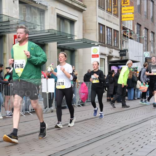 05.10.2025 - 20. swb-Marathon Bremen Strokosch-Dieckow http://msf.ph/oto/9245851 05.10.2025 10:50:47 Ziel 9199, 9256, 9287, 9399, 9416, 9425, 9630, 9663, 9894, 9906, 10029, 10206, 10215, 10222, 10226, 10227, 10254, 10378, 10432, 10534, 10669, 10698, 10743, 10932, 11061, 11279, 11311, 11391, 11573, 9199, 9256, 9287, 9399, 9416, 9425, 9630, 9663, 9894, 9906, 10029, 10206, 10215, 10222, 10226, 10227, 10432 meine-sportfotos.de