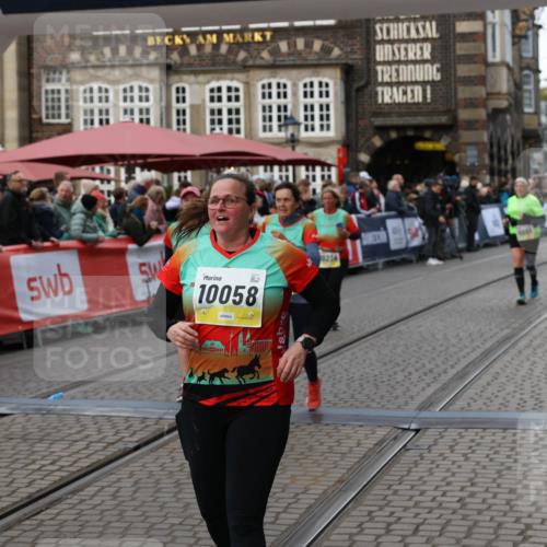 05.10.2025 - 20. swb-Marathon Bremen Yannick Fuchs http://msf.ph/oto/9245859 05.10.2025 11:11:49 Ziel 9453, 9680, 9999, 10058, 10235, 10236, 10264, 10333, 11172, 11191 meine-sportfotos.de