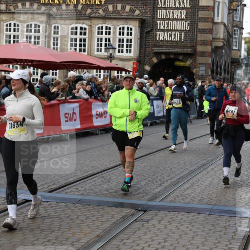 05.10.2025 - 20. swb-Marathon Bremen Yannick Fuchs http://msf.ph/oto/9245873 05.10.2025 11:10:09 Ziel 9288, 9554, 9561, 9760, 9972, 10383, 10435, 10515, 10659, 10885, 10969, 11381, 11401, 11405, 11634, 11748 meine-sportfotos.de