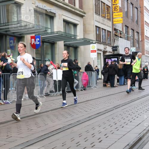 05.10.2025 - 20. swb-Marathon Bremen Strokosch-Dieckow http://msf.ph/oto/9245881 05.10.2025 10:50:48 Ziel 9199, 9256, 9287, 9416, 9425, 9630, 9663, 9894, 9906, 10029, 10206, 10215, 10222, 10226, 10227, 10254, 10378, 10432, 10534, 10669, 10698, 10743, 10932, 11061, 11279, 11391, 11573, 9199, 9256, 9287, 9416, 9425, 9630, 9663, 9894, 9906, 10029, 10206, 10215, 10222, 10226, 10227, 10432 meine-sportfotos.de