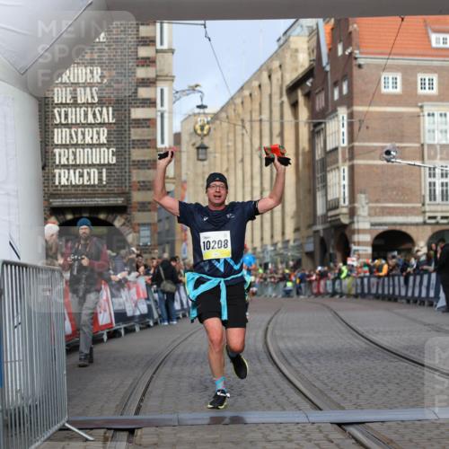 05.10.2025 - 20. swb-Marathon Bremen Yannick Fuchs http://msf.ph/oto/9245888 05.10.2025 10:42:32 Ziel 9700, 9775, 10208, 10375, 11230 meine-sportfotos.de
