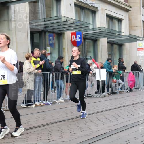 05.10.2025 - 20. swb-Marathon Bremen Strokosch-Dieckow http://msf.ph/oto/9245893 05.10.2025 10:50:49 Ziel 9199, 9256, 9287, 9416, 9425, 9630, 9663, 9894, 9906, 10206, 10215, 10222, 10226, 10254, 10378, 10432, 10534, 10669, 10698, 10743, 10932, 11061, 11279, 11391, 11573, 9199, 9256, 9287, 9416, 9425, 9630, 9663, 9894, 9906, 10206, 10215, 10222, 10226, 10432 meine-sportfotos.de