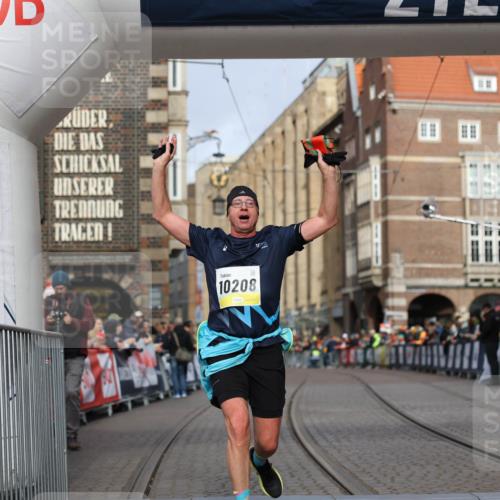05.10.2025 - 20. swb-Marathon Bremen Yannick Fuchs http://msf.ph/oto/9245920 05.10.2025 10:42:33 Ziel 9700, 9775, 10208, 10375, 11230 meine-sportfotos.de